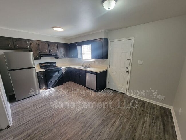 Building Photo - 152 Chalet North CT