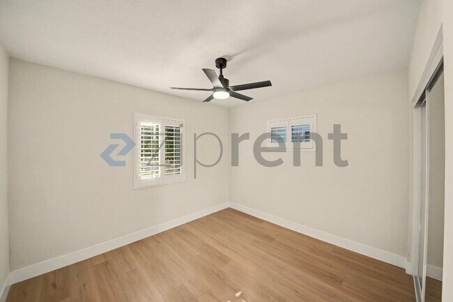 Building Photo - Unit
