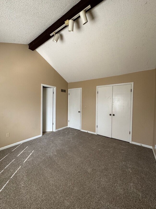 Building Photo - Comfort & Convenience in Shawnee – 3BR Duplex Coming Soon!