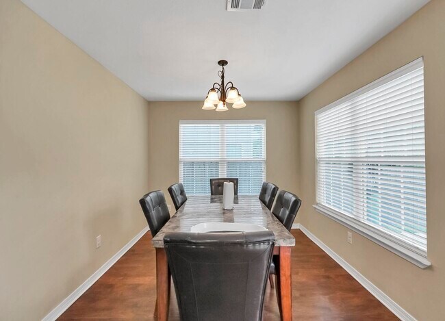 Building Photo - 220 Wainwright Dr