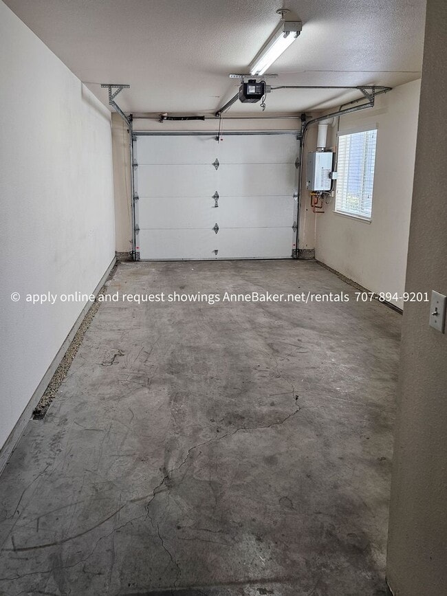 Building Photo - Close to Shopping Cloverdale 2 Bedroom Available Now