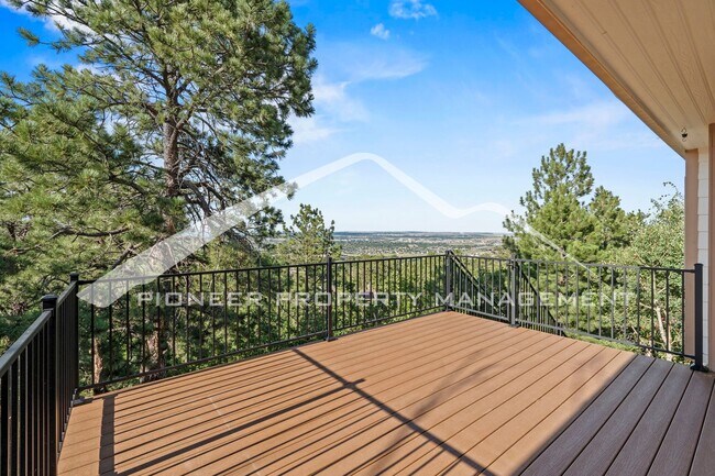 Building Photo - 5 bed/3 bath Main-Level Living with Design...