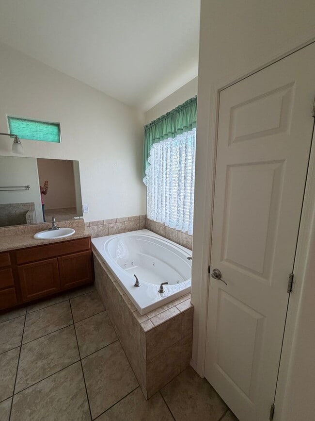 Building Photo - Large Family Home with SOLAR and Landscaping Maintenance Included!!