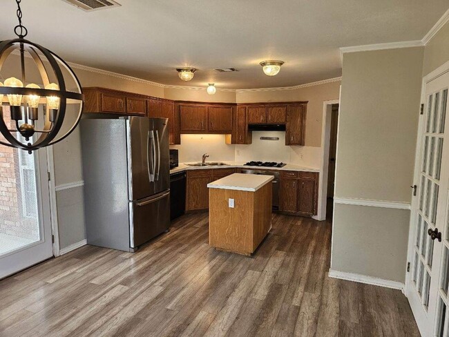 Building Photo - 5901 Pampus Ln