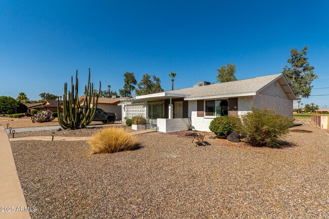 Building Photo - 10824 W Crosby Dr