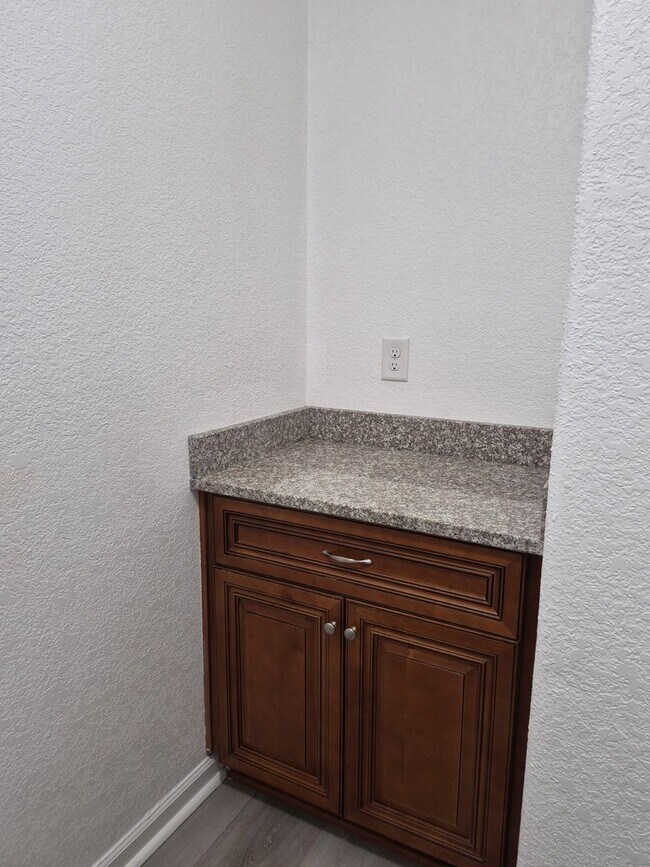 Building Photo - 1723 Fisher Ave