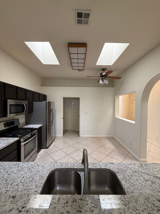 Building Photo - Beautiful 2 Bedroom/2 Bath W/ Office