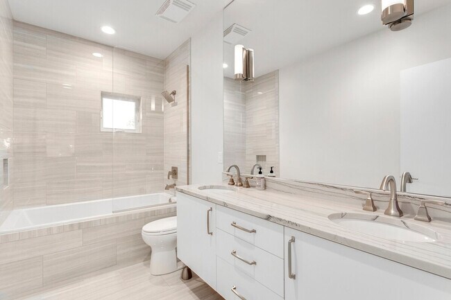 Building Photo - 506 SE Tourmaline Mews