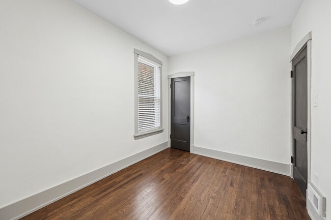 Building Photo - 1910 S Harvey Ave