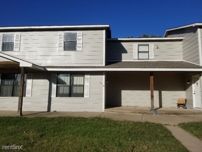 Primary Photo - 2 br, 1.5 bath Townhome - 323 N. Madison