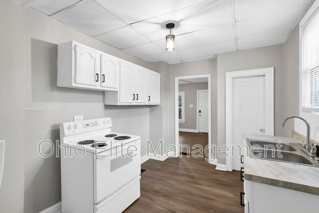 Building Photo - 1038 Forest St