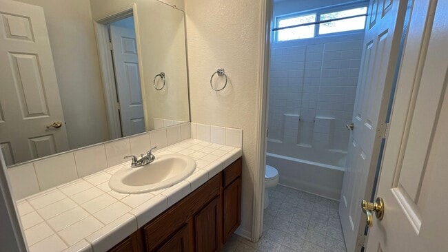 Building Photo - (APPLICATION PENDING) West Lancaster Home