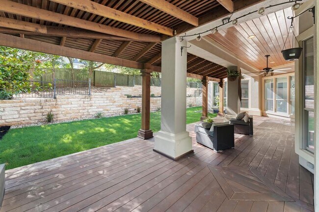 Building Photo - 13500 Coleto Creek Trail