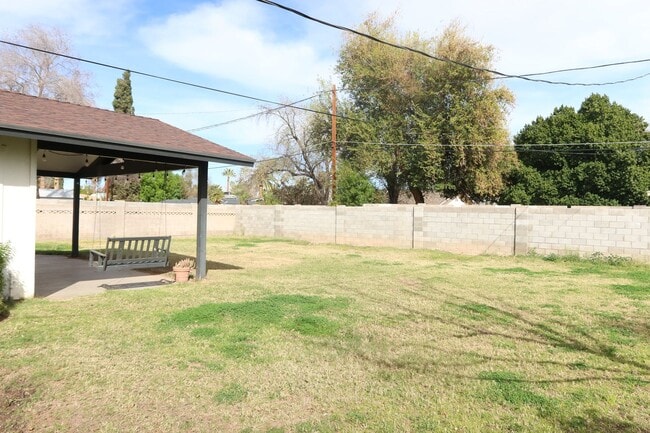 Building Photo - Beautifully Renovated 3 Bed 2 Bath on 17th Av South of Northern