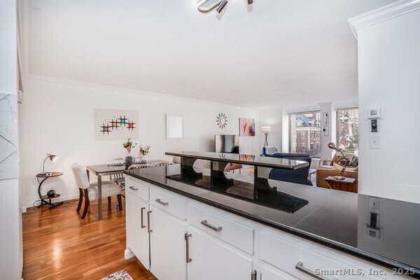 Building Photo - 1 Gold St