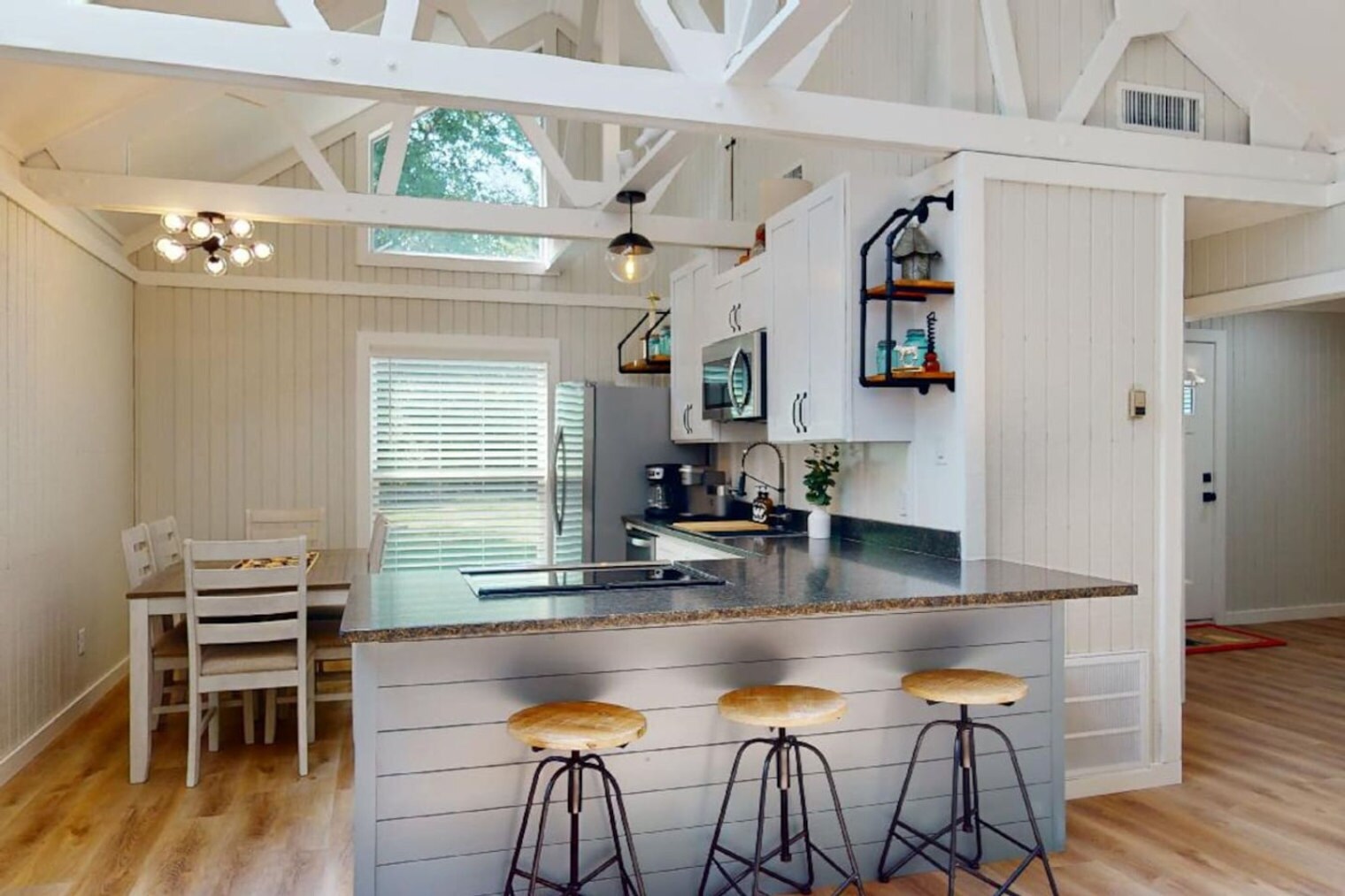 Building Photo - 2171 N Forest Pkwy