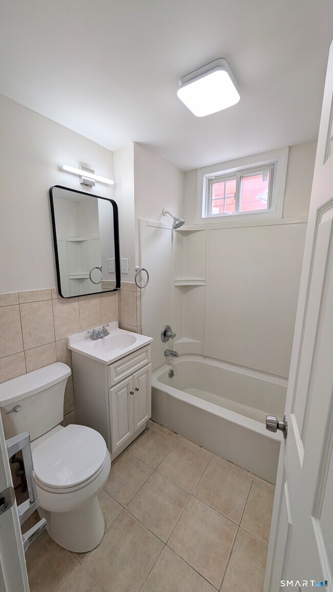 Building Photo - 15 June St