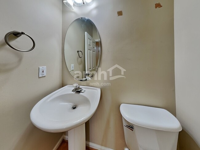 Building Photo - 25 Bellows Falls Dr