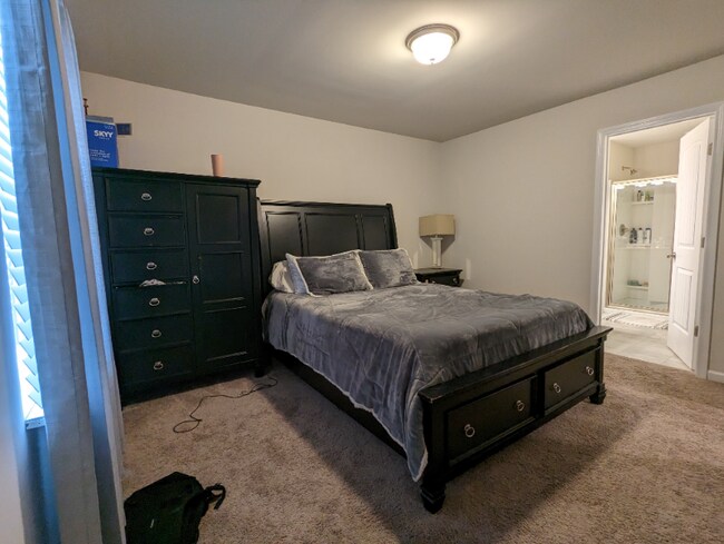 Building Photo - 561 Becks Pl