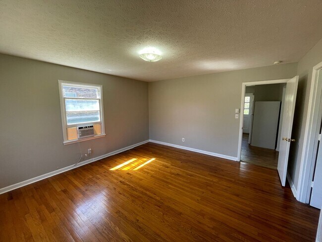 Building Photo - SHJ297-605 Lark Drive