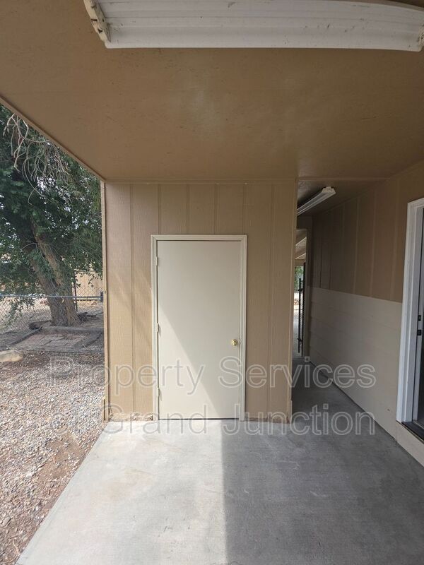 Building Photo - 3238-D 1/4 D 1/4 Rd