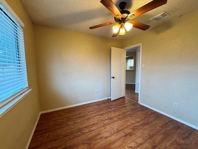 Building Photo - Come see this great single-story home available in Buckingham Estates subdivision!