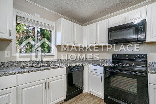 Building Photo - 1051 Scott Rd