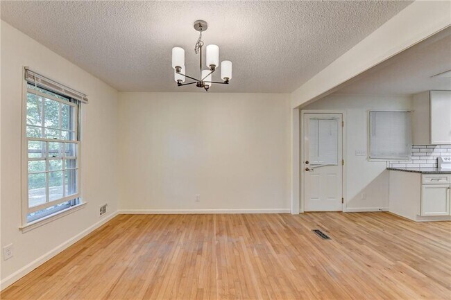 Building Photo - 2628 Whitehurst Dr