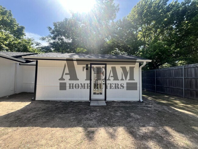 Building Photo - Fully Remodeled 3 Bedroom 2 Bathroom