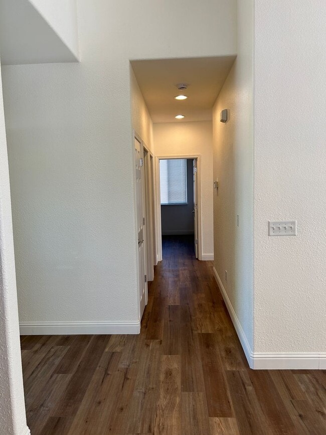 Building Photo - **READY FOR MOVE IN** Single Story Home in...