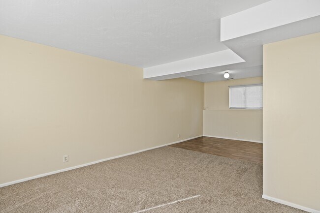 Building Photo - 5492 Lilac Ave