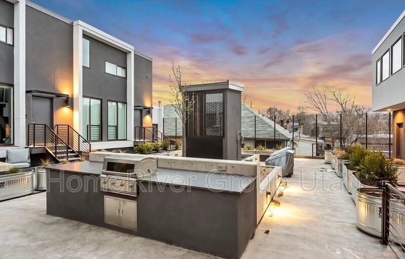 Building Photo - 877 S 200 W