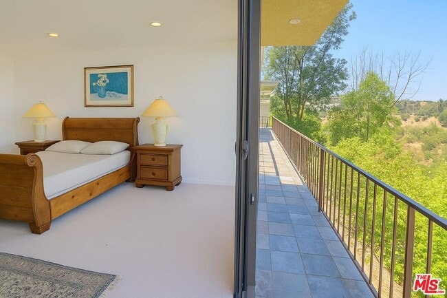 Building Photo - 3873 Beverly Ridge Dr