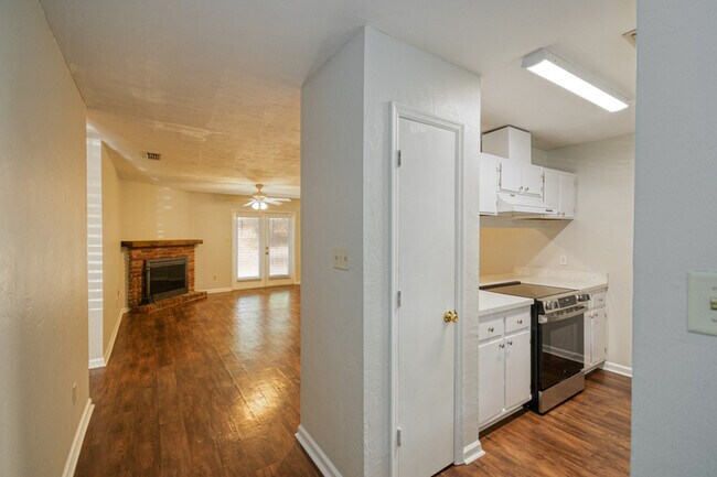Building Photo - 1340 Cherry St