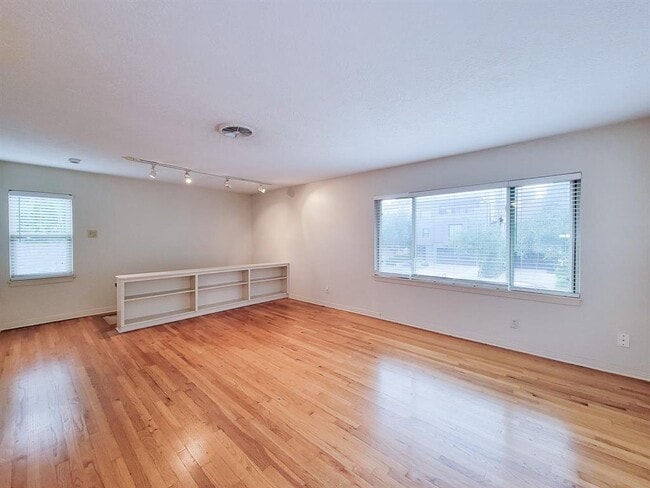 Building Photo - 2249 Branard St