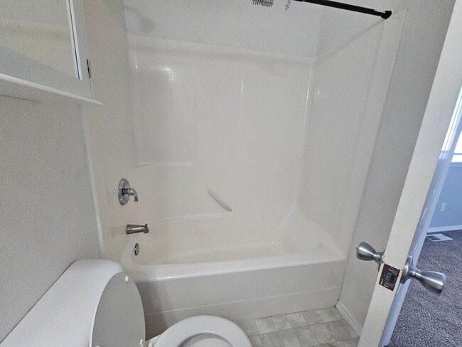 Building Photo - 3 Bedroom Home with Outdoor Space