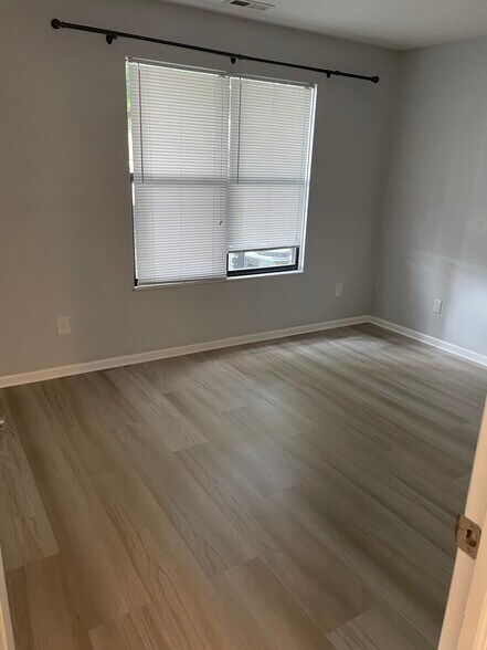 Building Photo - 2750 Greystone Dr