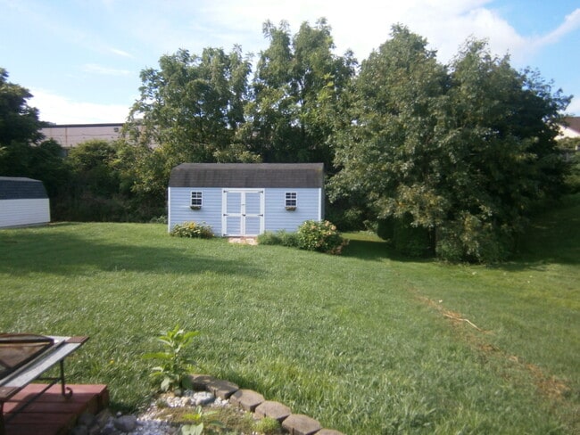 Building Photo - 2 Bedroom Duplex in West York Schools