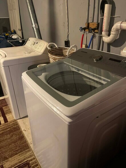 Building Photo - 620 Candlestick Ln