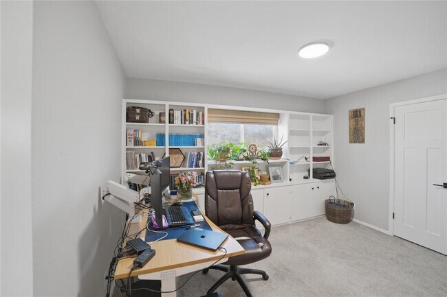 Building Photo - 1315 Quail Park Dr