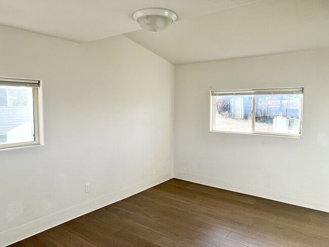 Building Photo - 272 E 200 S