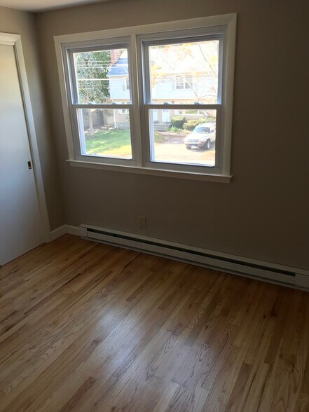 Building Photo - 85 Lyness St