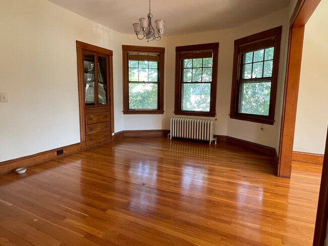 Building Photo - 111 Russett Rd