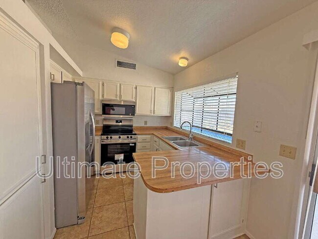 Building Photo - 9538 W Echo Ln