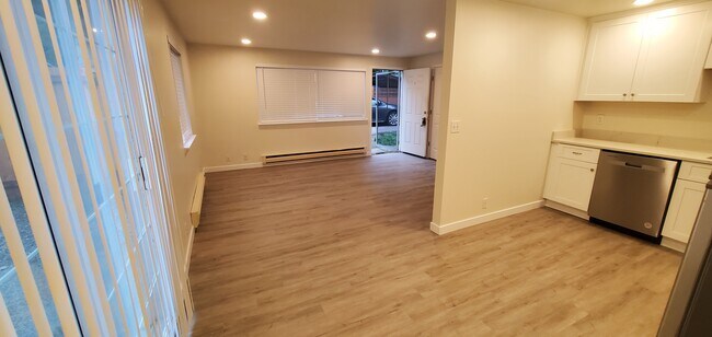 Living room - 456 Front St N