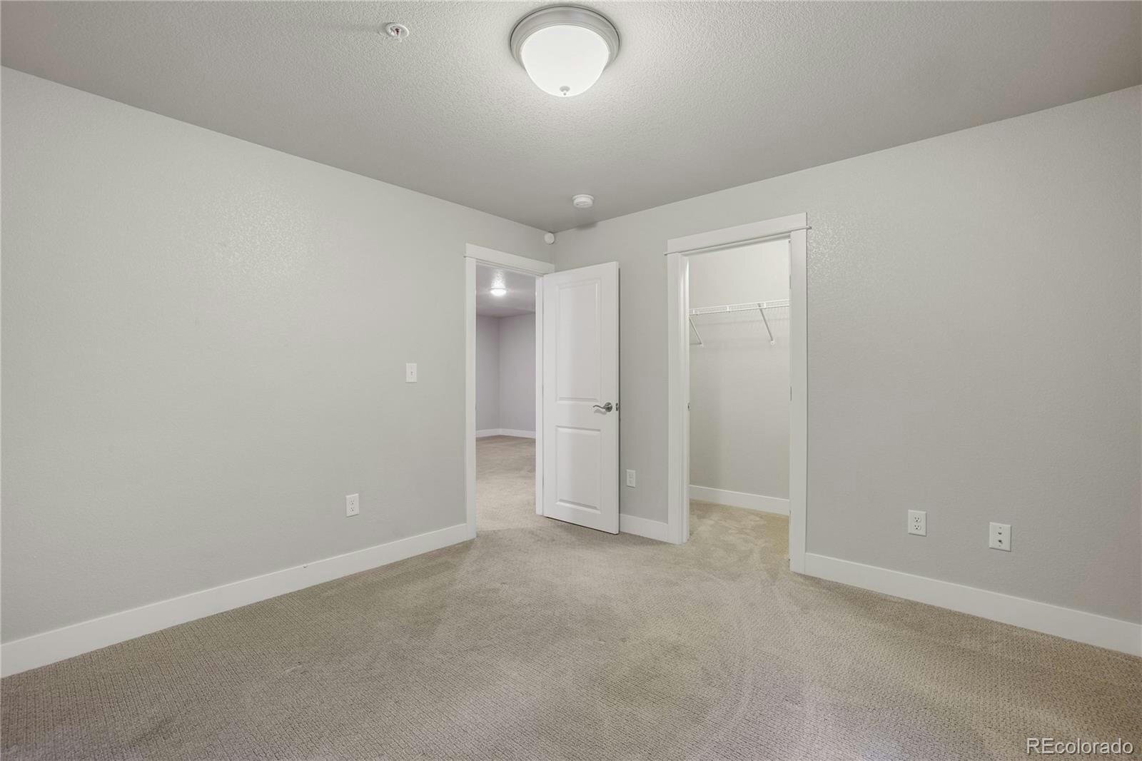Building Photo - 2608 Kansas Dr