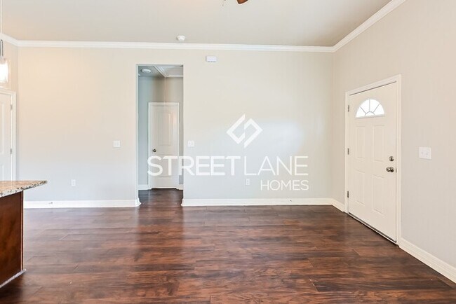 Building Photo - Beautiful Open Concept 2 Bedroom