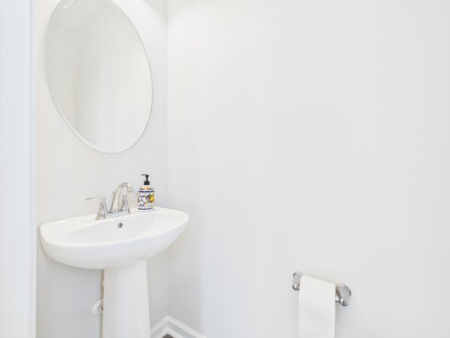 Building Photo - 2617 Grantham Place Dr