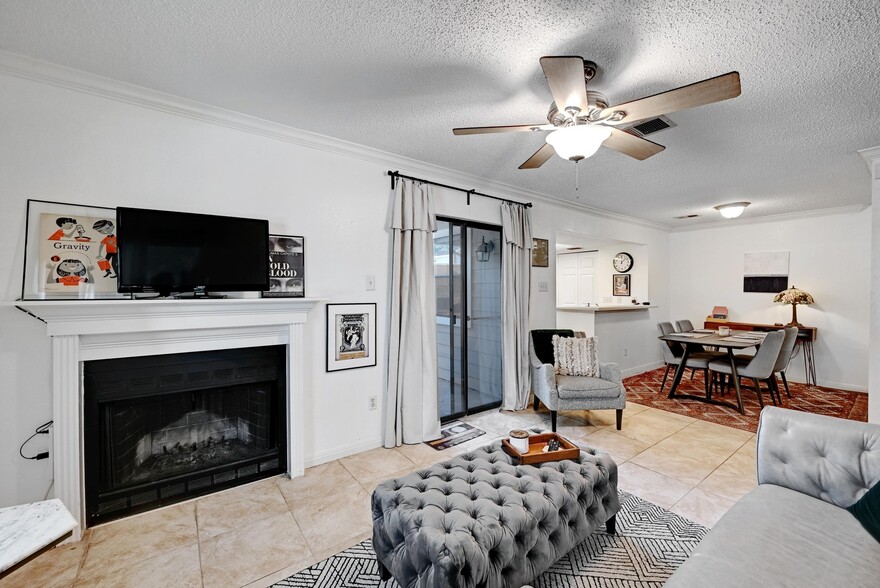 Primary Photo - 7635 Guadalupe St