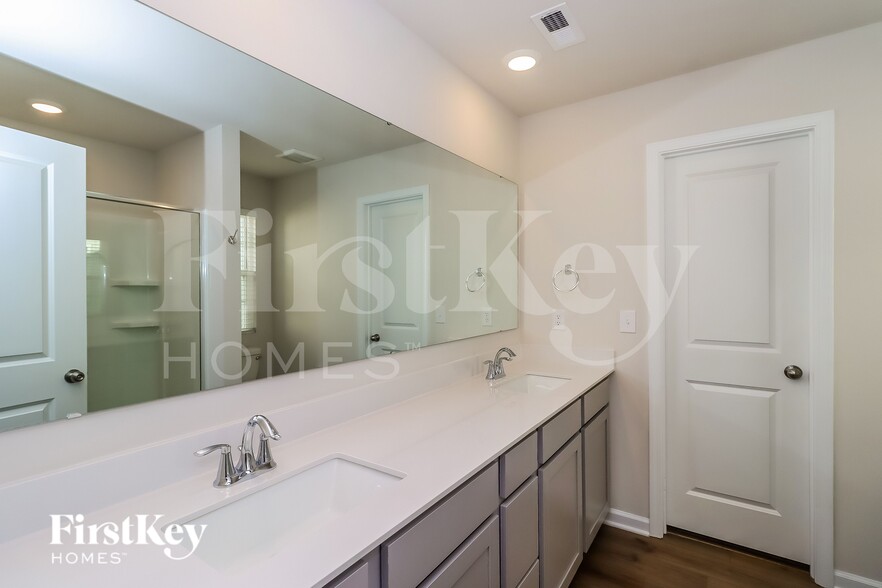 Building Photo - 206 Brentwood Dr